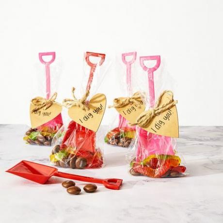 I dig you vrečka s sladkarijami valentines gumijasti črvi poberi iz ghk020116bobfamilyroom01 recept za valentinovo